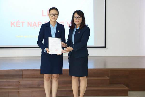 Chi bộ xổ số kiến thiết thành phố hồ chí minh kết nạp đảng viên mới