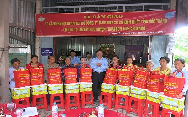 Công ty Xổ số Kiên thiết Sóc Trăng:  Trao Nhà Đại Đoàn Kết