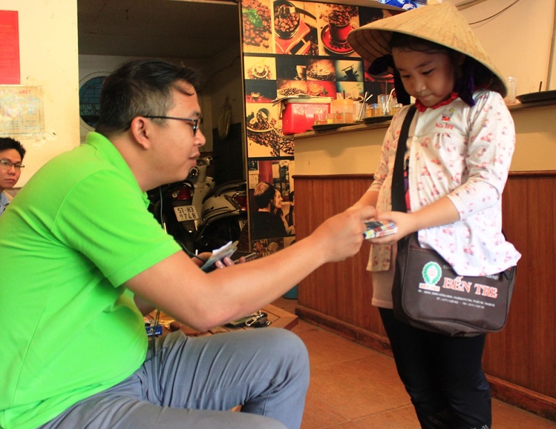 Muôn mặt nghề bán vé số dạo