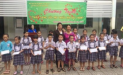 Công ty TNHH MTV Xổ số kiến thiết tỉnh Bà Rịa - Vũng Tàu tặng 50 suất học bổng cho học sinh