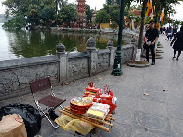 {title} đốt vàng mã,kinh doanh tâm linh,buôn bán thần thánh,rắn thần