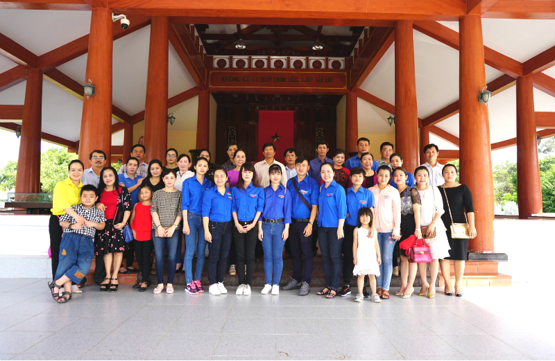 Description: http://www.xosocamau.com/Upload/image/Hoat_Dong_Cong_Ty/KY_NIEM_128NAM_2018/Chup_giao_luu.jpg