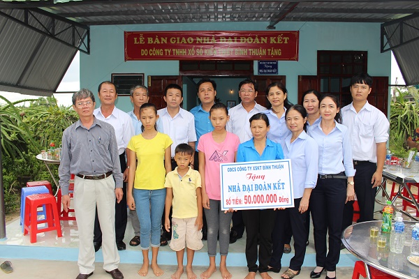 Công ty XSKT Bình Thuận: Trao nhà Đại đoàn kết tại Hàm Thuận Bắc