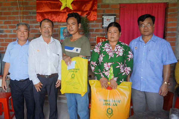 Công ty TNHH MTV Xổ số Kiến thiết Long An trao nhà đại đoàn kết cho hộ nghèo