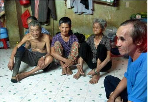 Những mảnh đời mưu sinh bằng nghề bán vé số