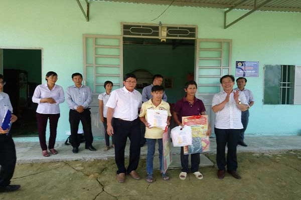 Bàn giao “Nhà Đại đoàn kết” cho người nghèo, xã Nam Ninh và Tư Nghĩa, huyện Cát Tiên, tỉnh Lâm Đồng năm 2018