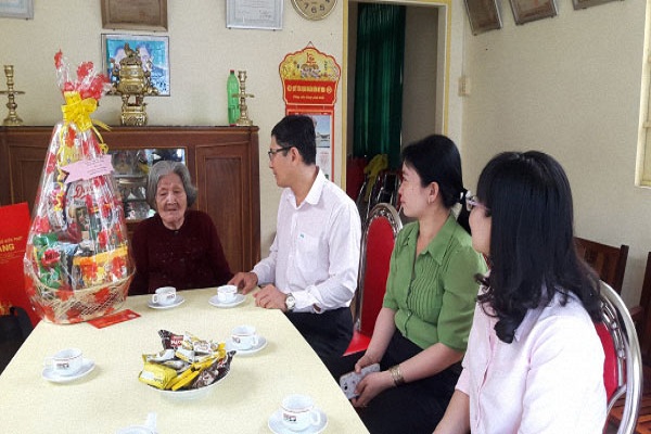 Công ty TNHH MTV Xổ số kiến thiết An Giang chúc Tết Mẹ Việt Nam Anh Hùng nhân dịp Tết Kỷ Hợi năm 2019