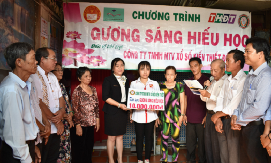Đồng Tháp: Trao học bổng “Gương sáng hiếu học” cho sinh viên nghèo