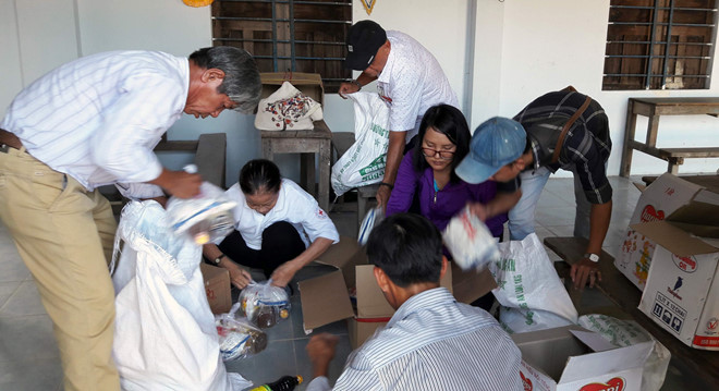 Một người dân TP.HCM hỗ trợ 2,5 tấn gạo giúp bà con bán vé số