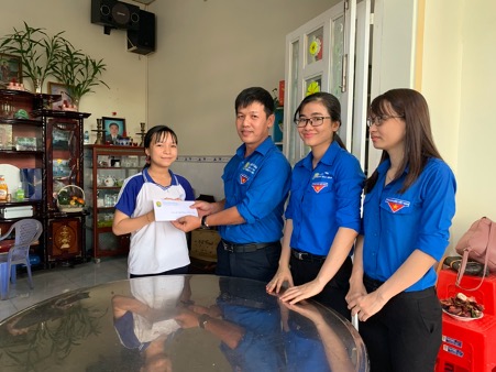 Công tác chăm sóc Thiếu niên, nhi đồng của Chi đoàn Công ty Xổ số kiến thiết Trà Vinh