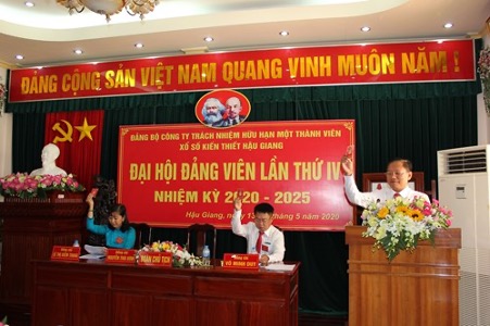 A group of people standing in front of a storeDescription automatically generated