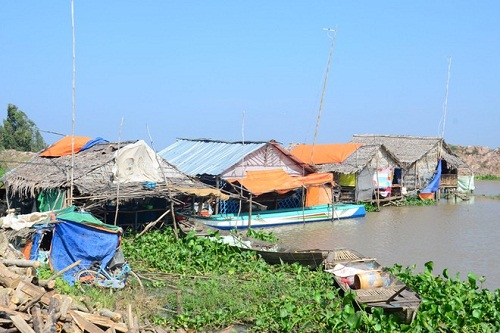 Xóm vé số Việt kiều ở Long An