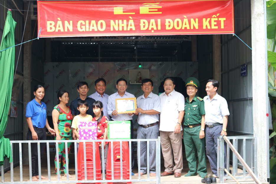 Công ty TNHH MTV Xổ số kiến thiết Đồng Tháp dự lễ bàn giao nhà Đại đoàn kết do Công ty TNHH MTV Xổ số kiến thiết tỉnh Bình Thuận tài trợ