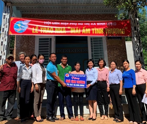 Công ty TNHH MTV Xổ số kiến thiết và Dịch vụ tổng hợp Bình Phước trao tặng 04 căn nhà tình thương tại các huyện, thị trên địa bàn tỉnh Bình Phước