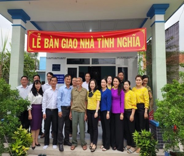 Công ty TNHH MTV Xổ số kiến thiết Bình Dương  trao tặng 03 căn nhà tình nghĩa cho các gia đình chính sách  trên địa bàn tỉnh Bình Dương.