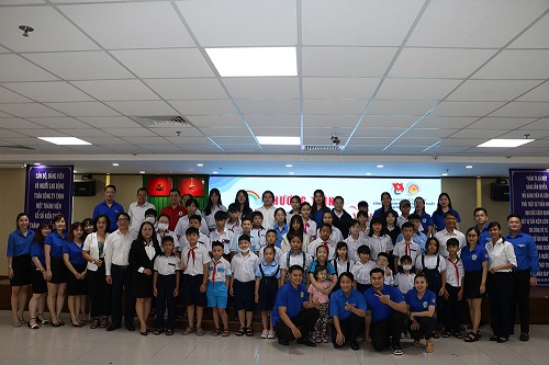 Chi đoàn Công ty TNHH MTV Xổ số Kiến thiết TP.Hồ Chí Minh: Tổ chức trao học bổng cho con những người bán vé số dạo hiếu học, có hoàn cảnh khó khăn