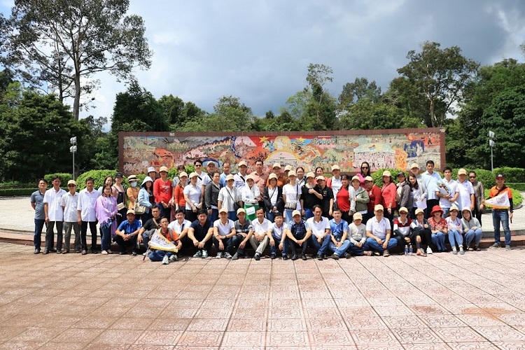 Hành trình về nguồn tại Khu di tích lịch sử Trung ương cục Miền Nam của Đảng bộ Công ty TNHH MTV XSKT Vĩnh Long