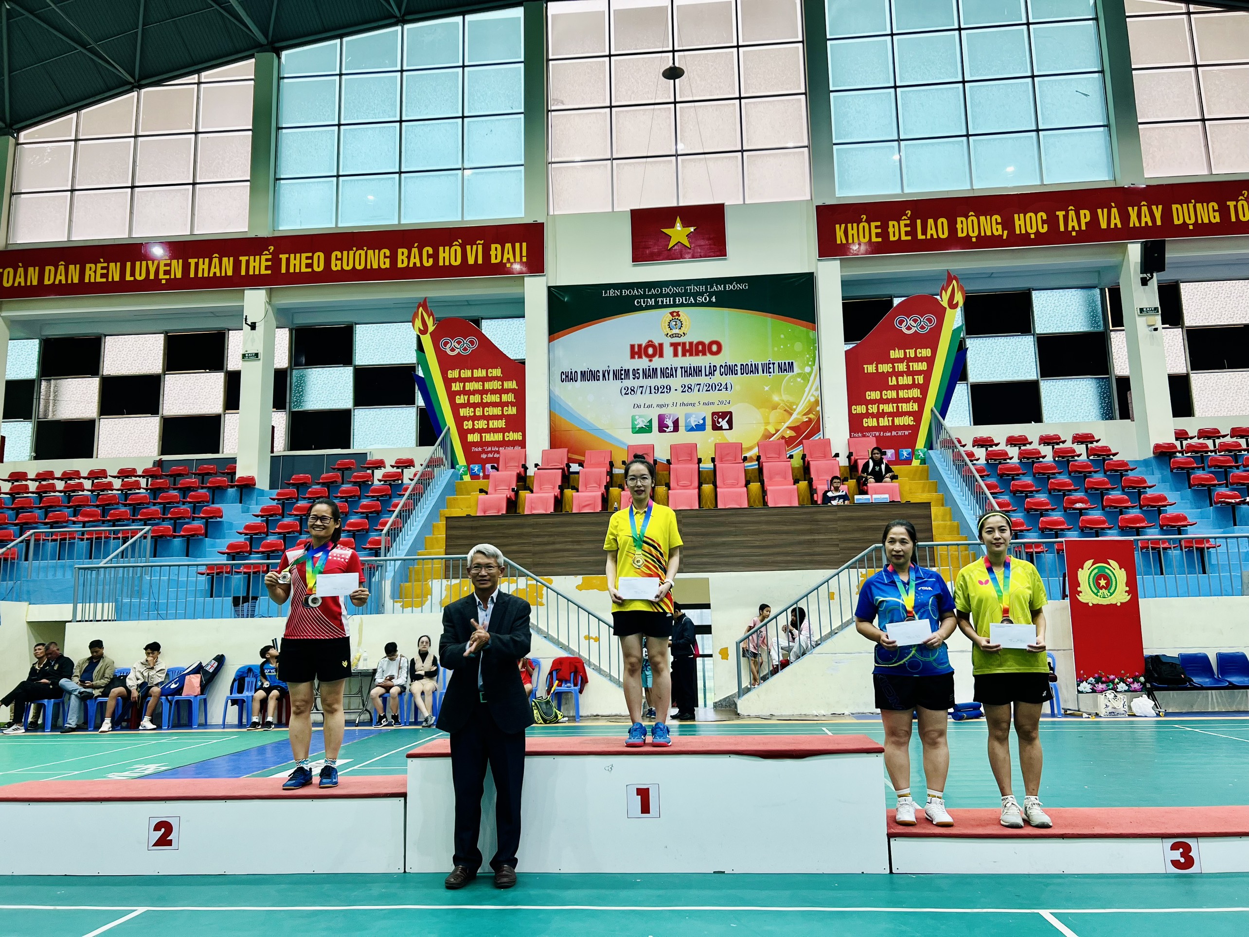 Trao giải bóng bàn đơn nữ Trao giải bóng bàn đơn nữ