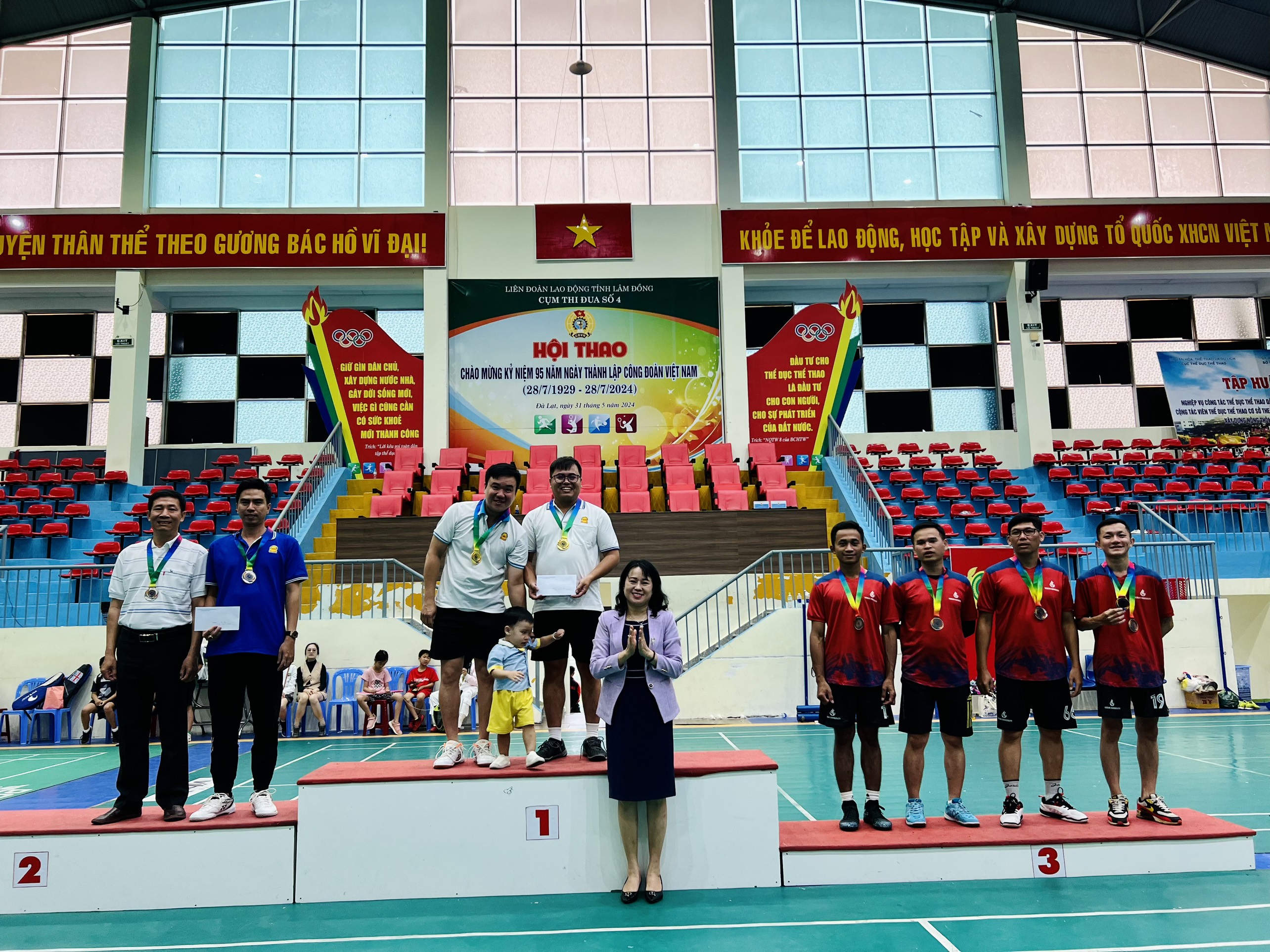 Trao giải cầu lông Trao giải cầu lông